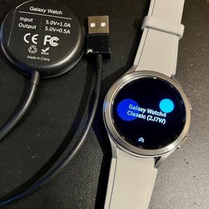 Samsung Galaxy4 Classic Watch 46mm silicone band and Samsung charger